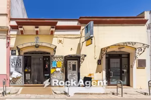 Attività / Licenza di 100 m² con 1 locale a Alezio