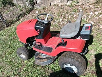 Trattorino tagliaerba 