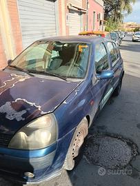 Renault Clio 2°serie anno 2001 16