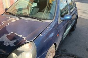 Renault Clio 2°serie anno 2001 16