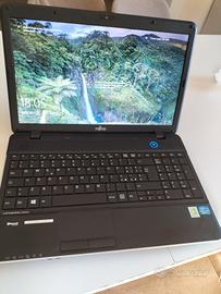 notebook Fujitsu i3 8 gb Ssd 240 15.6"