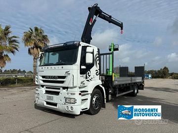 Iveco Stralis 420 pianale con rampe e Gru