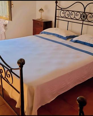 Letto matrimoniale in ferro battuto marrone