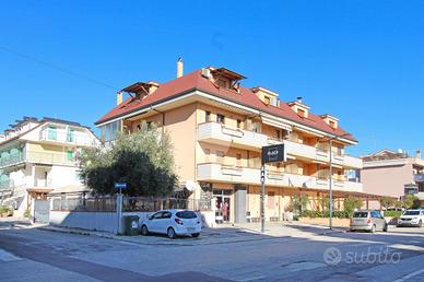 2 LOCALI A SAN BENEDETTO DEL TRONTO