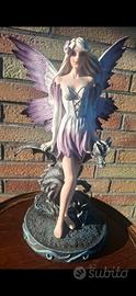 Fata elfa Cirerina con statua di drago nero resin 