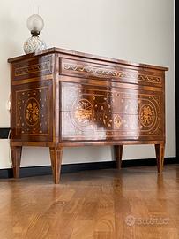 Cassettone in stile Maggiolini