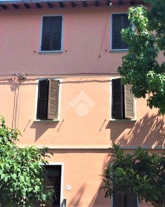 2 LOCALI A PARMA