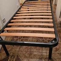 letto singolo con le doghe