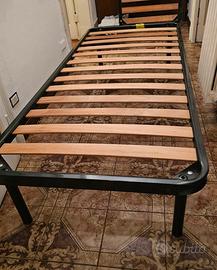 letto singolo con le doghe