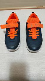 Scarpa sportive bimbo misura 34.