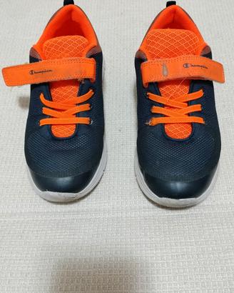 Scarpa sportive bimbo misura 34.