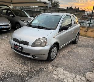 TOYOTA YARIS,130000 CHILOMETRI 