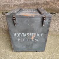 Contenitore in legno militare di metà secolo