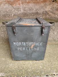 Contenitore in legno militare di metà secolo