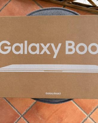 Samsung Galaxy Book3 15,6” i7 13ª Gen – 16GB RAM –