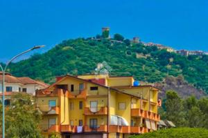 5 LOCALI A CASAL VELINO