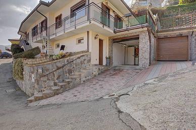 Villetta a schiera di 99 m² con più di 5 locali e 