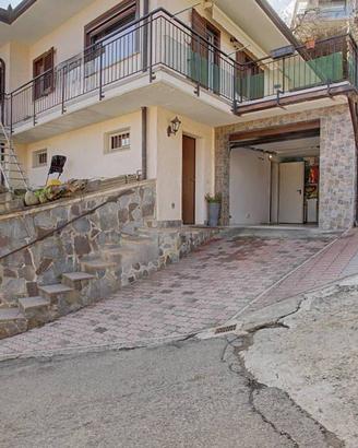 Villetta a schiera di 99 m² con più di 5 locali e 
