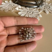 Spilla in oro bianco 18 carati con diamanti