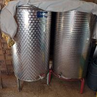 2 Contenitori inox cilindrici olio /vino 500 L.