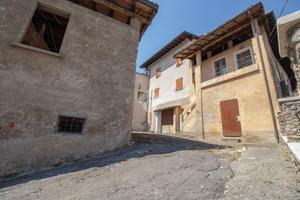 CASA SEMINDIPENDENTE A AGNOSINE