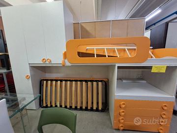 Cameretta a sbalzo con 2 letti 