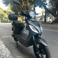 Scooter elettrico a pedali 48v 20ah acceleratore