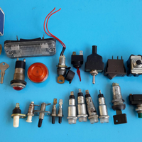 Lotto interruttori,spie, contatti,chiavi etc