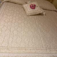 Coordinato in pizzo per camera matrimoniale