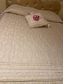 Coordinato in pizzo per camera matrimoniale