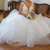 Abito da sposa con corpetto ricamato e gonna tulle