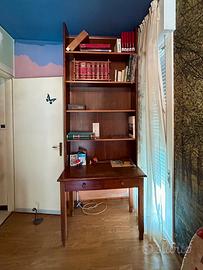 Mobile libreria in noce massiccio con scrittoio