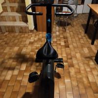 Cyclette autoalimentata Domyos Bike EB520 nera