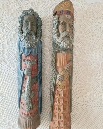 Coppia sculture Santi in legno intagliato a mano.