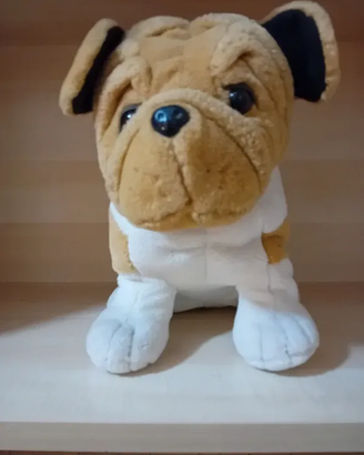 Bulldog realizzato di peluche