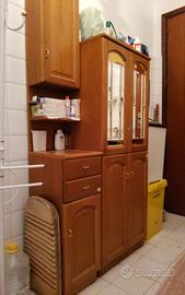 Mobili bagno in legno con specchi