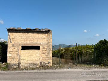 Terreno con caseggiato