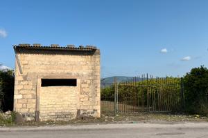 Terreno con caseggiato