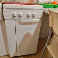 Cucina a gas 4 fuochi con forno