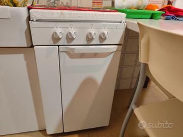 Cucina a gas 4 fuochi con forno