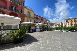NEGOZIO A POZZUOLI