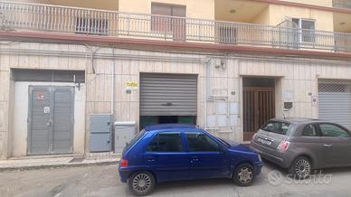 Locale commerciale/garage mq. 35 in pieno centro