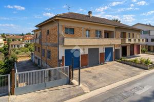 4 LOCALI A FRANCAVILLA AL MARE