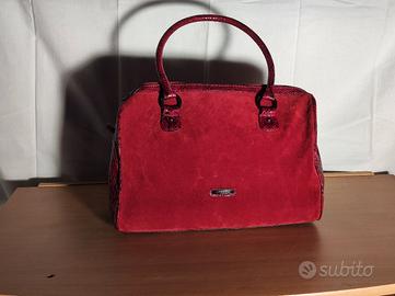 borsa rossa marca Carpisa 