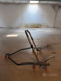 Cavalletto alzamoto con ruote piroettanti