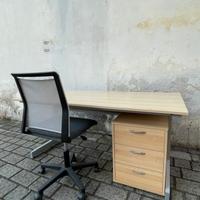 Scrivania cassettiera sedia