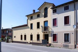 Palazzo / Stabile di 280 m² con più di 5 locali a 