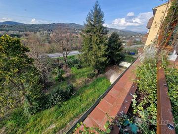 Palazzo / Stabile di 500 m² con più di 5 locali a 