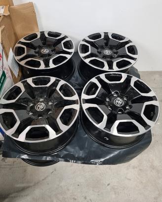 4 cerchi in lega per pik up Hi Lux da 18 