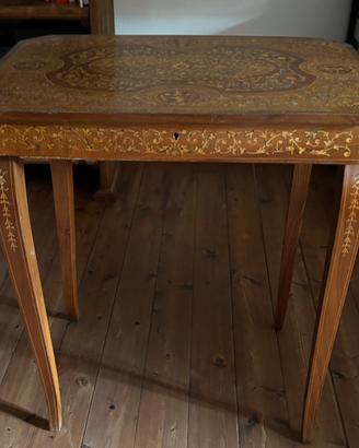 TAVOLINO IN LEGNO INTARSIATO